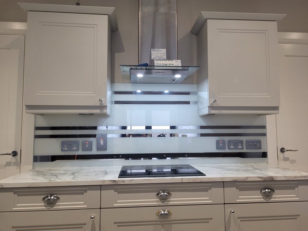 UK-made bespoke glass splashbacks