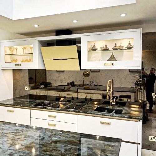 Bronze-mirror-splashback-kitchen-glass